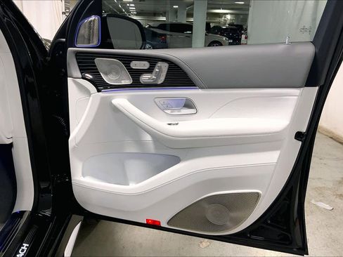 Used 2025 Mercedes-Benz Maybach GLS 600 4MATIC image 22