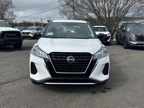 Certified 2025 Nissan Kicks Play S FWD image 10