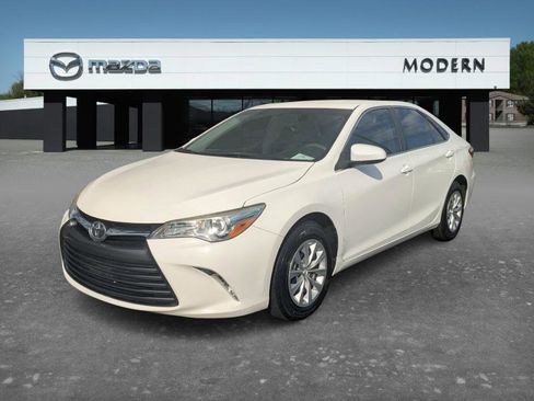 Used 2015 Toyota Camry LE image 1