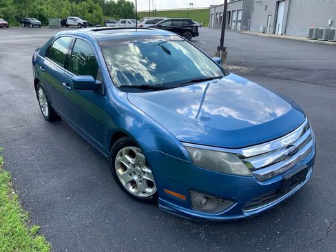 Used 2010 Ford Fusion SE FWD image 2