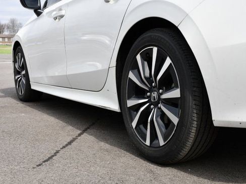 Used 2023 Honda Civic EX image 9