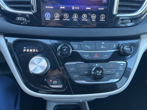 Used 2017 Chrysler Pacifica Touring-L Plus w/ Advanced Safetytec Group image 15