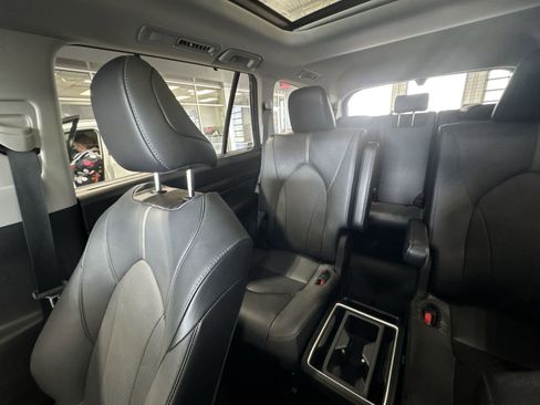 Used 2024 Toyota Grand Highlander Platinum image 4