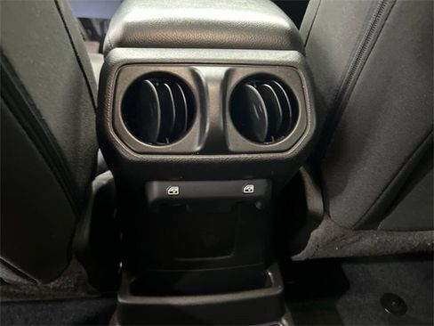 Used 2023 Jeep Wrangler Unlimited image 19