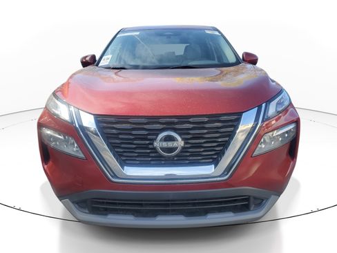 Used 2023 Nissan Rogue SV image 2
