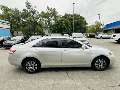 Used 2010 Toyota Camry LE image 7
