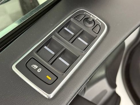 Used 2019 Jaguar F-PACE Prestige AWD/4WD image 22
