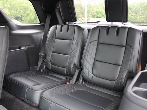 Used 2017 Ford Explorer Platinum image 43