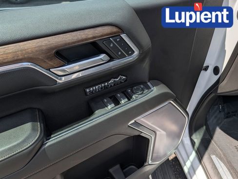 Used 2022 Chevrolet Silverado 1500 High Country w/ High Country Premium Package AWD/4WD image 16