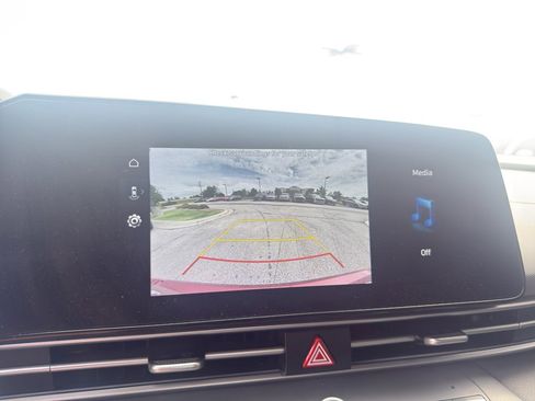 Used 2024 Hyundai Elantra SEL FWD image 17