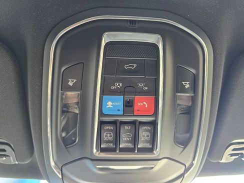 Used 2024 Jeep Wagoneer Series III w/ Premium Group I AWD/4WD image 26