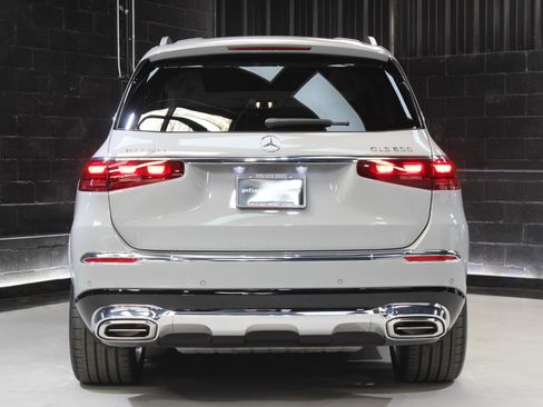 Used 2025 Mercedes-Benz Maybach GLS 600 4MATIC image 12