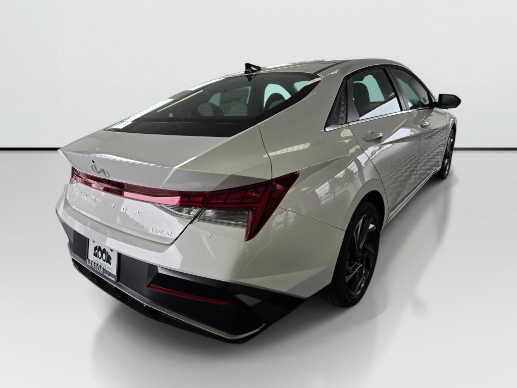 New 2026 Hyundai Elantra Limited FWD image 4