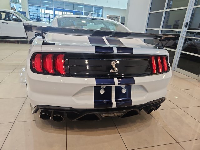 Used 2022 Ford Mustang Shelby GT500 w/ Carbon Fiber Track Pack RWD image 4