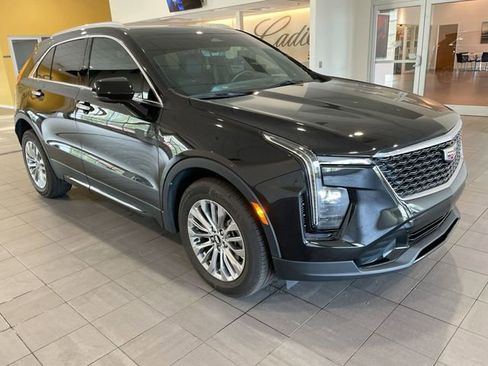 Used 2024 Cadillac XT4 Premium Luxury w/ Technology Package FWD image 8