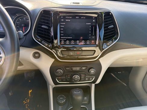 Used 2020 Jeep Cherokee Limited image 25