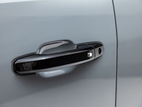 Used 2025 GMC Sierra 2500 AT4X w/ AT4X AEV Edition image 17