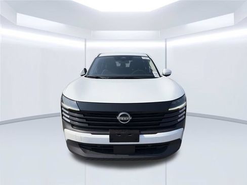 Used 2025 Nissan Kicks SV FWD image 2