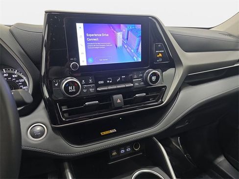 Certified 2024 Toyota Highlander XLE image 20