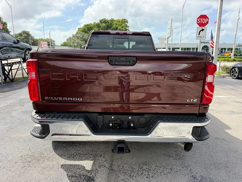 Used 2024 Chevrolet Silverado 3500 LTZ w/ LTZ Plus Package AWD/4WD image 7