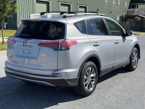 Used 2018 Toyota RAV4 XLE AWD/4WD image 8