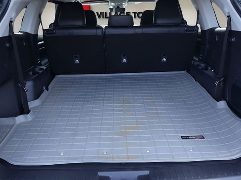 Certified 2025 Toyota Highlander XLE image 19