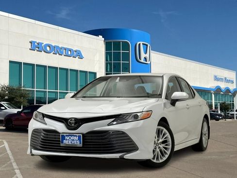 Used 2020 Toyota Camry XLE FWD image 1