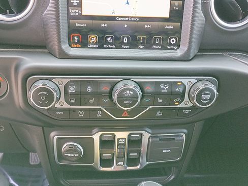 Used 2023 Jeep Wrangler Unlimited Sahara w/ Cold Weather Group AWD/4WD image 24