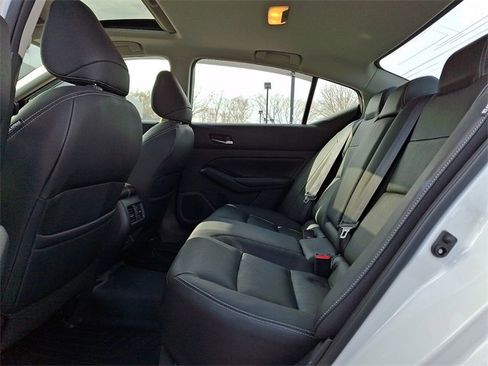 Used 2021 Nissan Altima 2.5 Platinum image 9