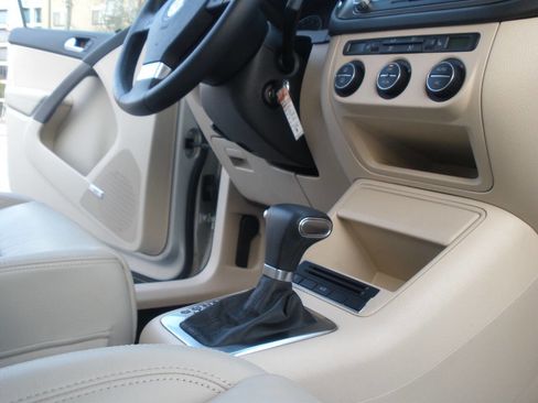 Used 2009 Volkswagen Tiguan SE image 28