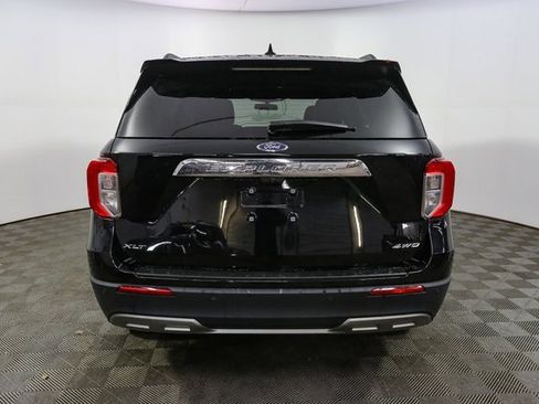 Used 2022 Ford Explorer XLT w/ Equipment Group 202A image 8