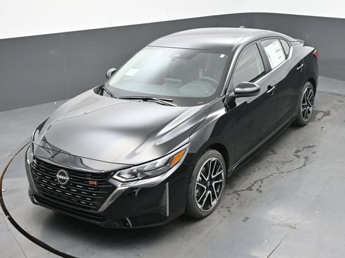 Certified 2025 Nissan Sentra SR FWD image 31