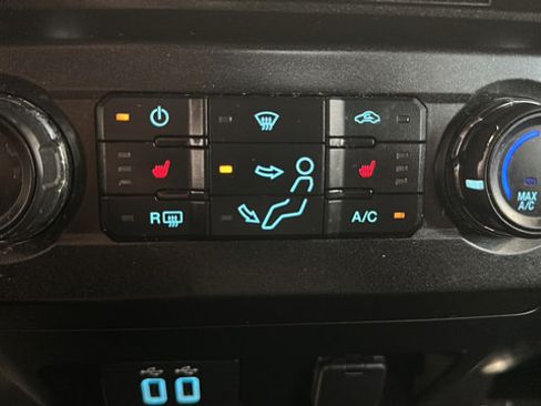 Used 2017 Ford F350 XLT w/ XLT Premium Package AWD/4WD image 28