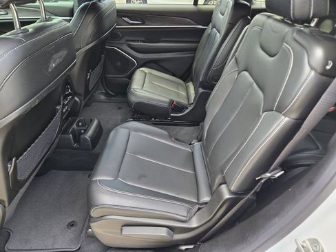 Used 2024 Jeep Grand Cherokee L Limited w/ Black Appearance Package RWD image 18