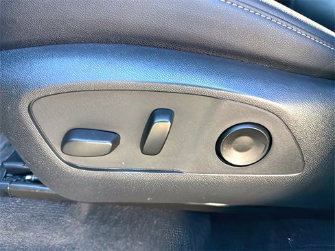 Certified 2025 Chevrolet Traverse LT image 17