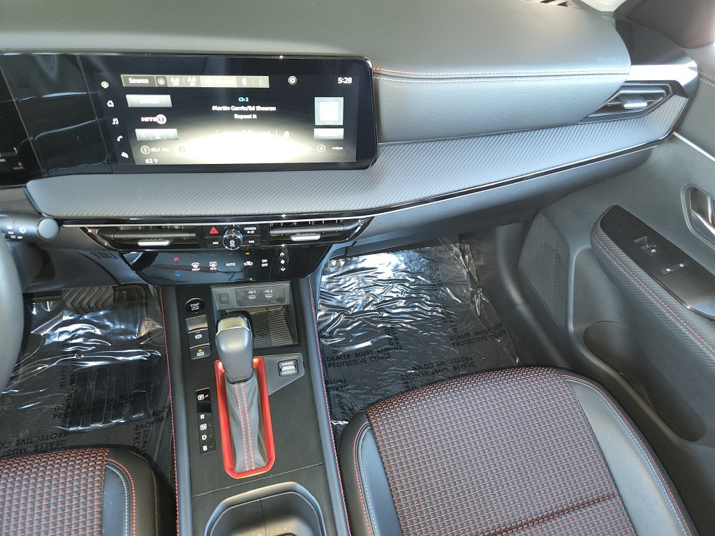 Certified 2025 Nissan Kicks SR FWD image 17
