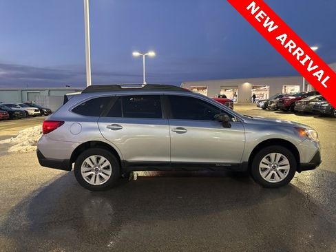 Used 2019 Subaru Outback 2.5i image 2