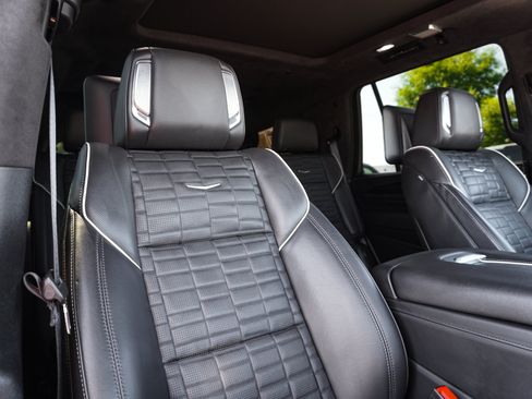 Used 2023 Cadillac Escalade V w/ LPO, ONYX Package AWD/4WD image 38