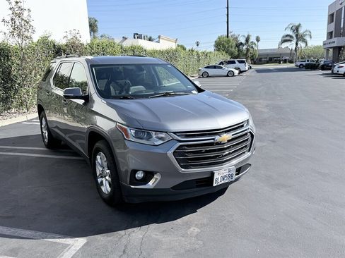 Used 2019 Chevrolet Traverse LT image 2