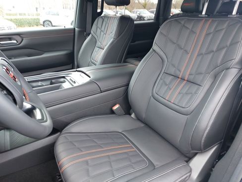 New 2025 Nissan Armada PRO-4X image 16