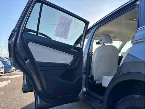 Certified 2020 Volkswagen Tiguan SE image 35