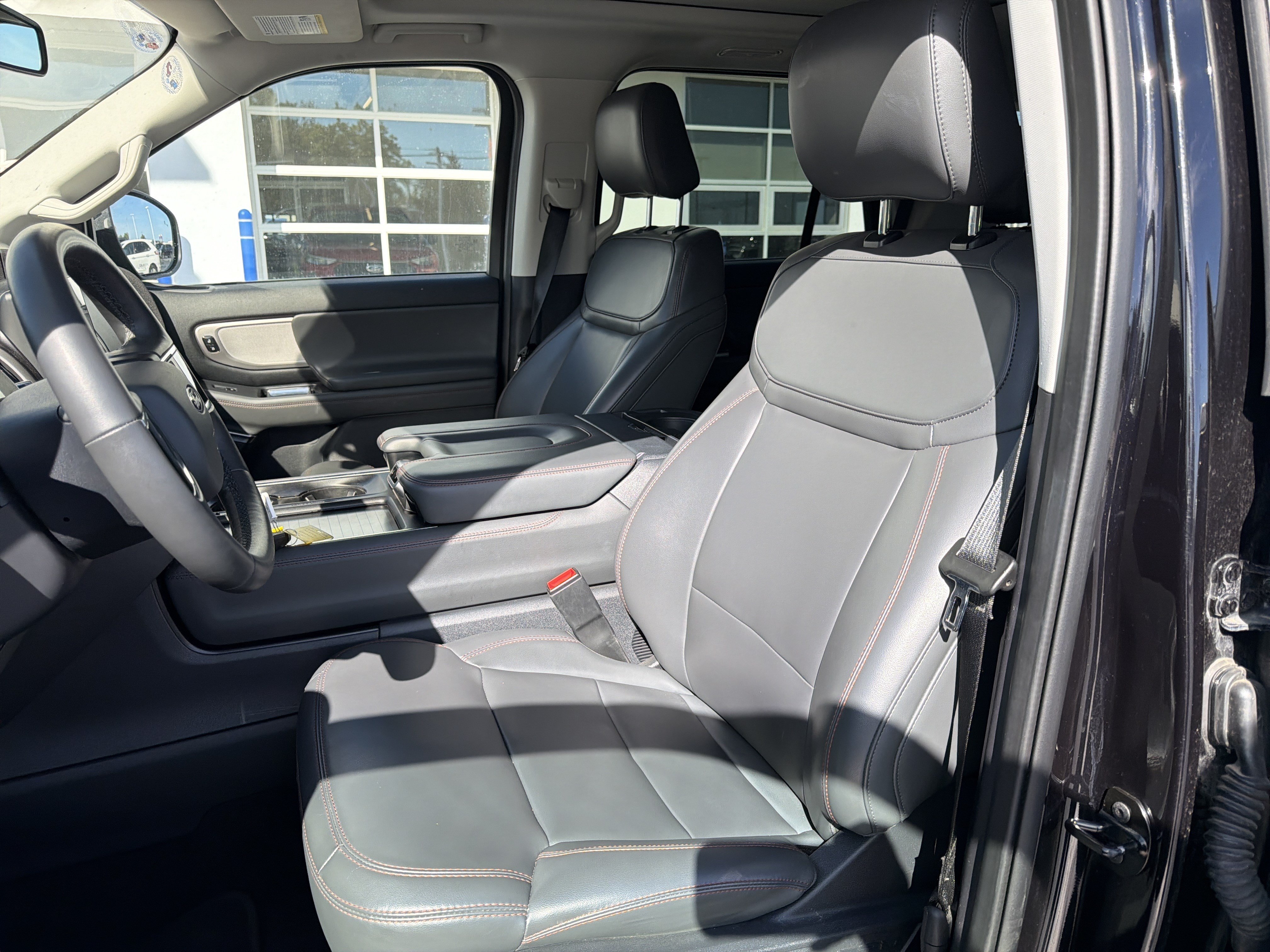 Used 2025 Ford Expedition Active AWD/4WD image 12
