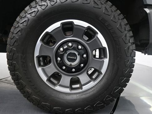 Used 2024 Ford F250 Platinum w/ Tremor Off-Road Package image 11