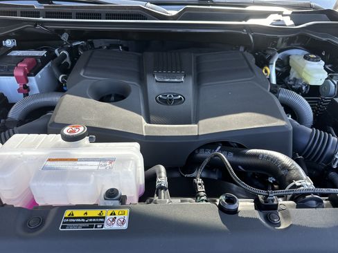 Used 2026 Toyota Tundra Limited AWD/4WD image 10