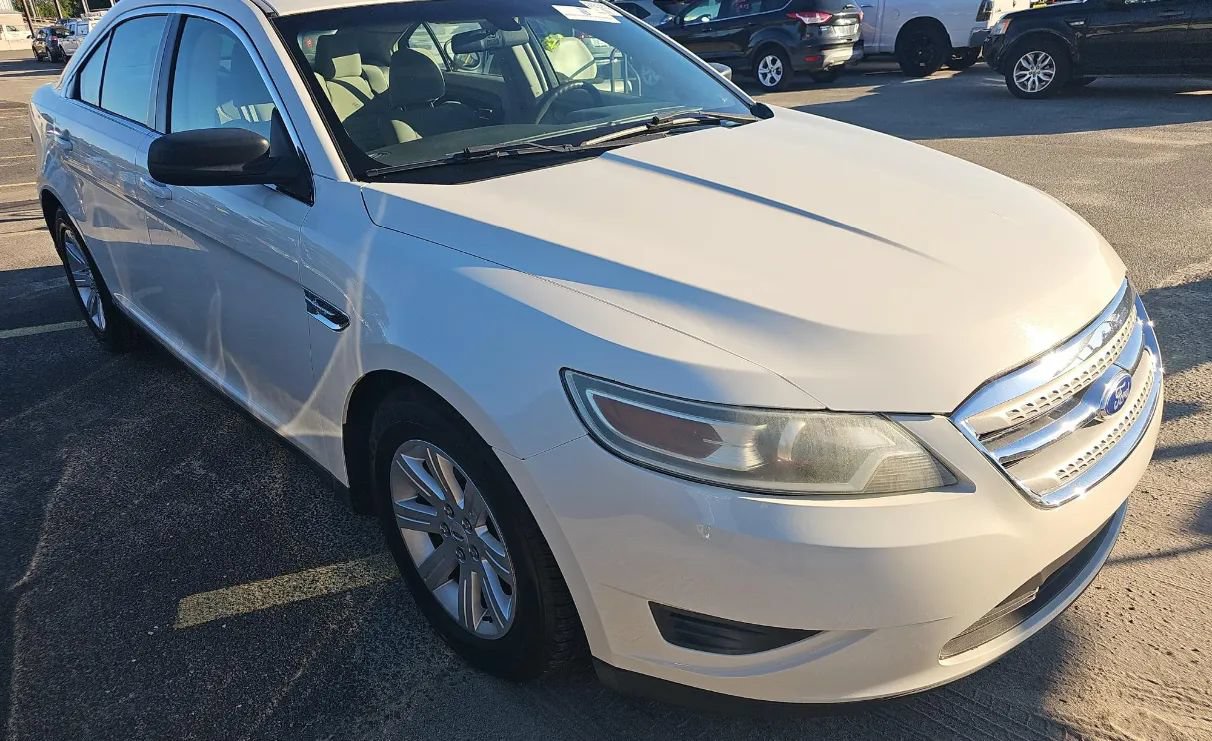 Used 2012 Ford Taurus SE FWD image 2