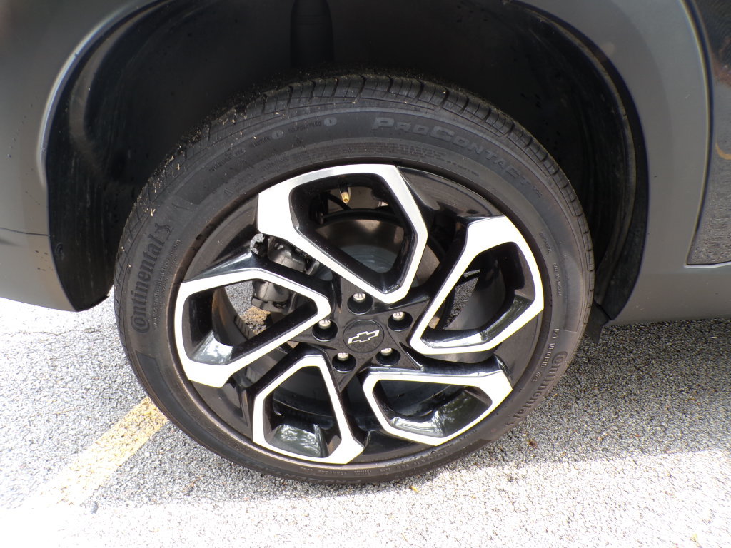 Used 2025 Chevrolet Trax RS w/ Sunroof Package FWD image 22