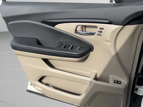 Used 2018 Honda Pilot Touring image 29