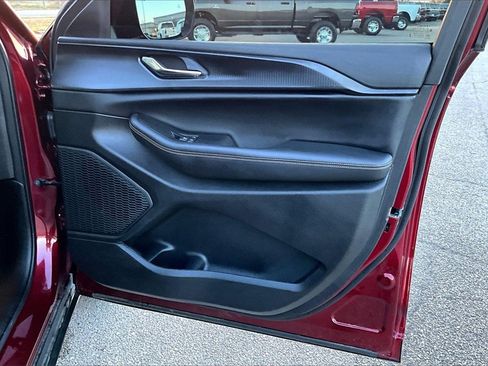 Used 2025 Jeep Grand Cherokee L Altitude image 24