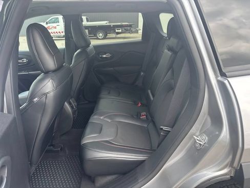 Used 2022 Jeep Cherokee Trailhawk w/ Premium Leather Package AWD/4WD image 16