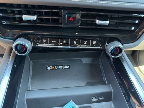 New 2026 Chevrolet Tahoe Premier w/ Sun And Tow Package AWD/4WD image 35